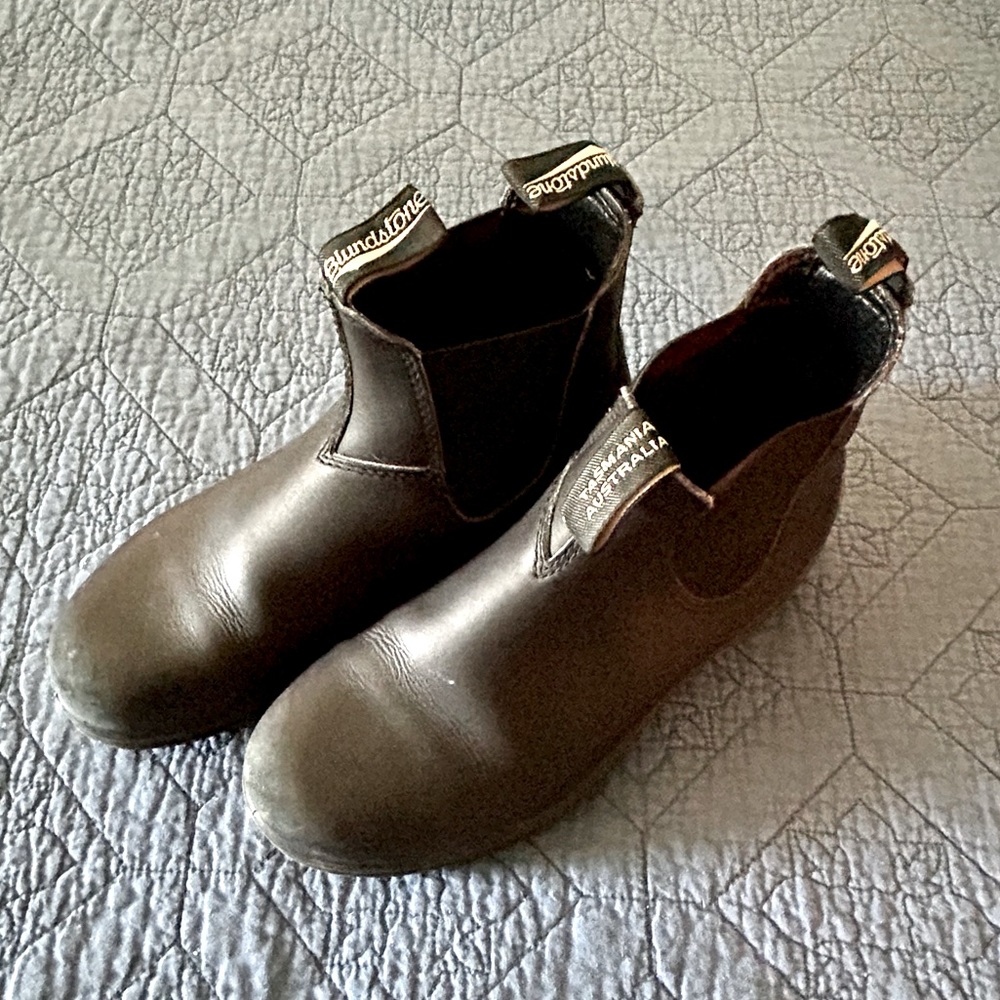 blundstones